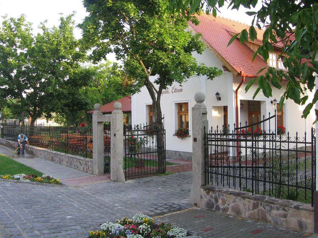 Hotel Rácz Fogadó Kisoroszi Exterior foto