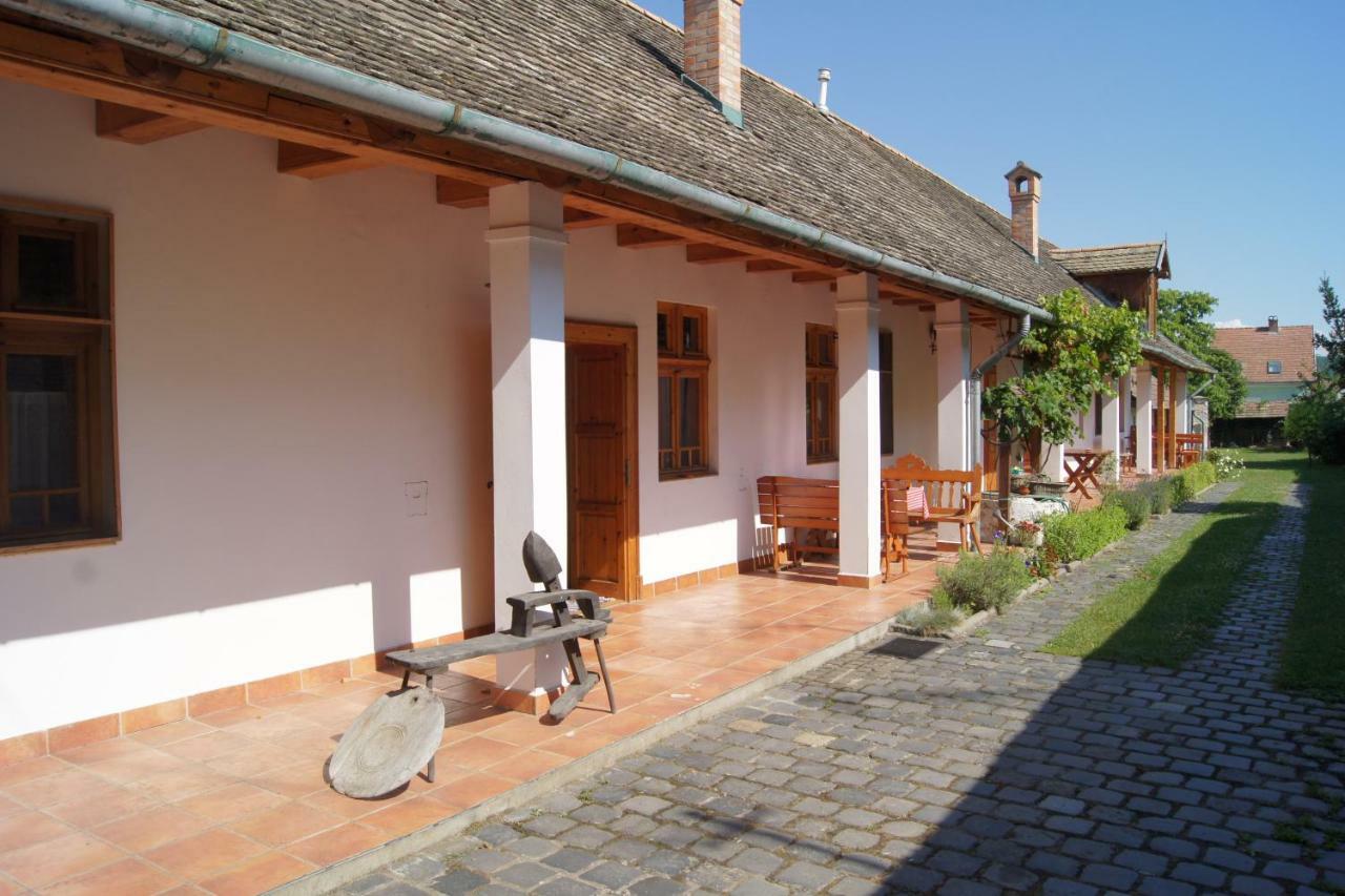 Hotel Rácz Fogadó Kisoroszi Exterior foto